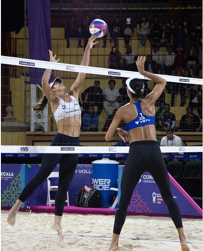 美女扒开尿道让我捅