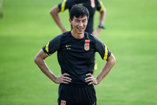 他把她按在浴室里撞击h